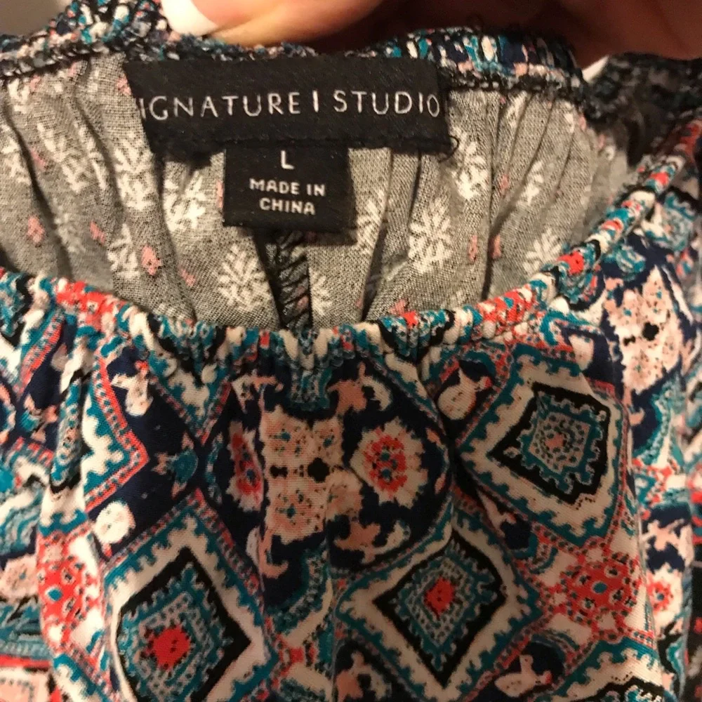 Womens size large off the shoulder or on summer blouse - Picture 2 of 4